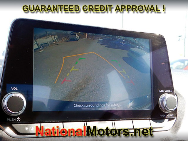 Nissan Sentra Vehicle Full-screen Gallery Image 15