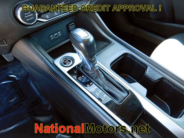 Nissan Sentra Vehicle Full-screen Gallery Image 17