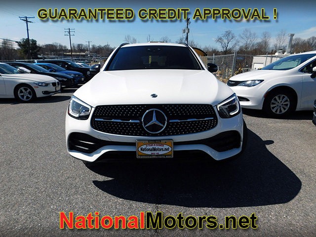 Mercedes-Benz GLC Vehicle Full-screen Gallery Image 03