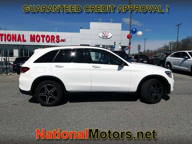 Mercedes-Benz GLC Vehicle Full-screen Gallery Image 04