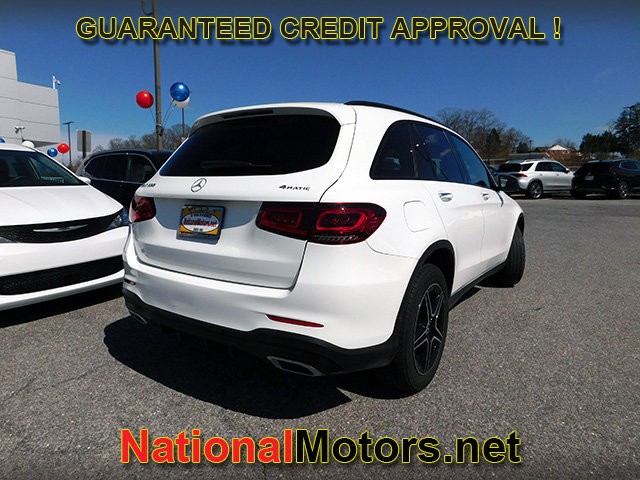 Mercedes-Benz GLC Vehicle Full-screen Gallery Image 05