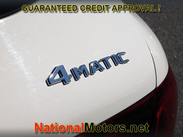 Mercedes-Benz GLC Vehicle Full-screen Gallery Image 06