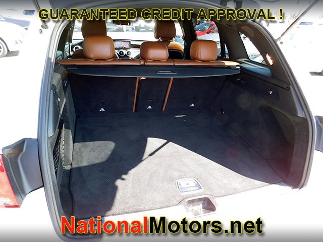 Mercedes-Benz GLC Vehicle Full-screen Gallery Image 07