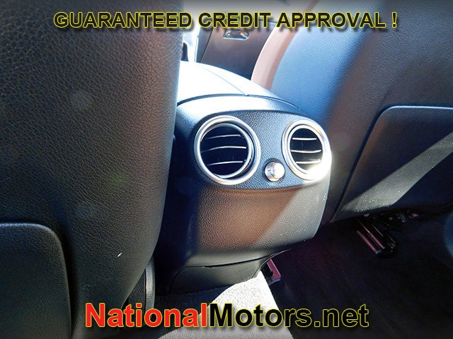 Mercedes-Benz GLC Vehicle Full-screen Gallery Image 12