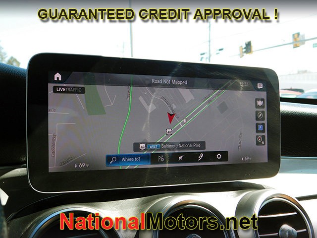 Mercedes-Benz GLC Vehicle Full-screen Gallery Image 17