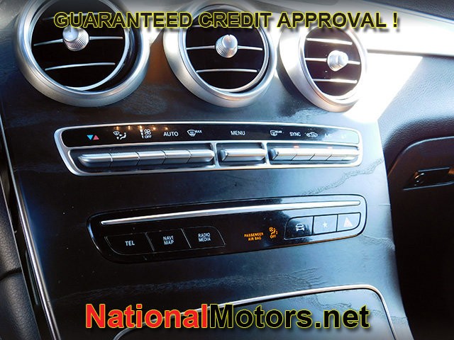 Mercedes-Benz GLC Vehicle Full-screen Gallery Image 19