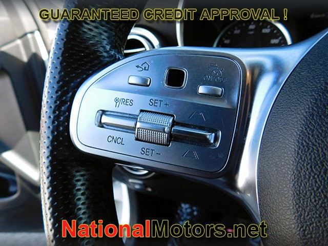 Mercedes-Benz GLC Vehicle Full-screen Gallery Image 22