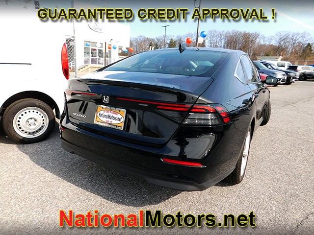 Honda Accord Sedan Vehicle Full-screen Gallery Image 05