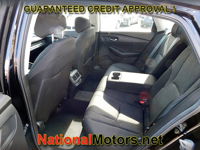 Honda Accord Sedan Vehicle Full-screen Gallery Image 08