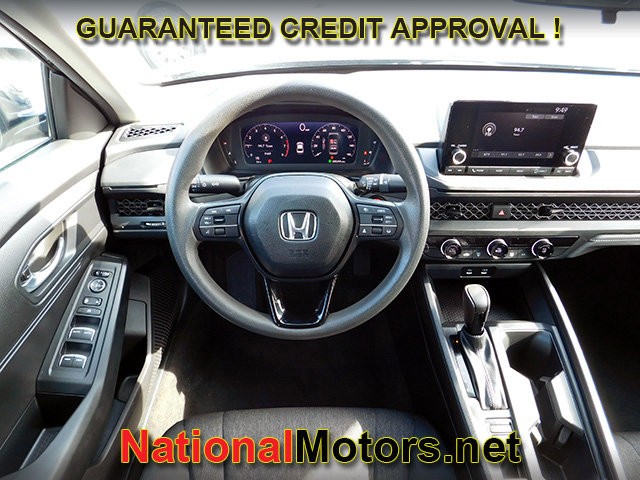 Honda Accord Sedan Vehicle Full-screen Gallery Image 10