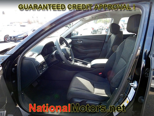 Honda Accord Sedan Vehicle Full-screen Gallery Image 12