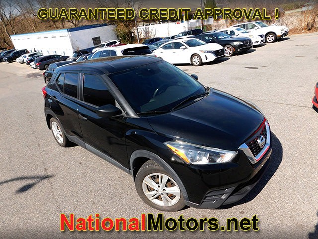 Nissan Kicks Vehicle Full-screen Gallery Image 02