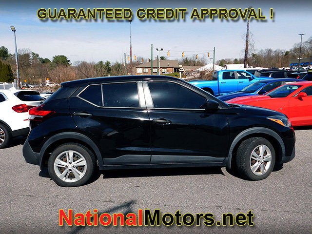 Nissan Kicks Vehicle Full-screen Gallery Image 04