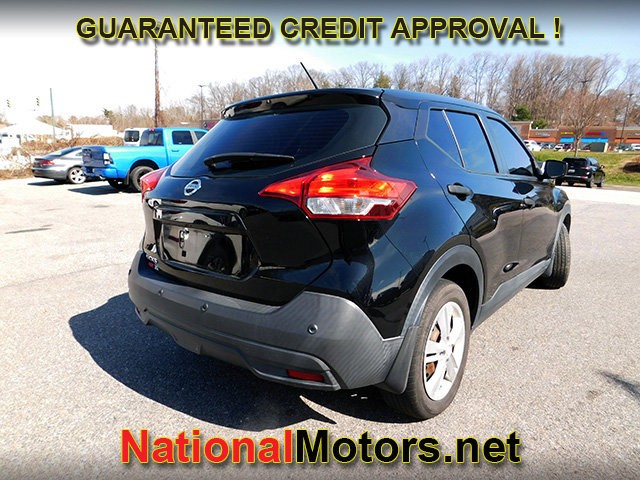 Nissan Kicks Vehicle Full-screen Gallery Image 05