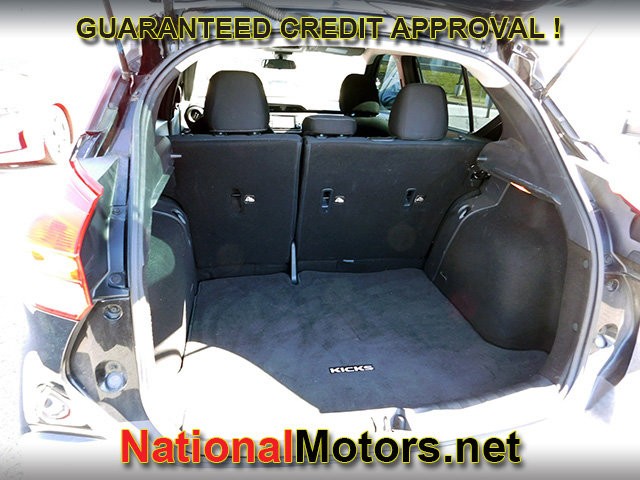 Nissan Kicks Vehicle Full-screen Gallery Image 06