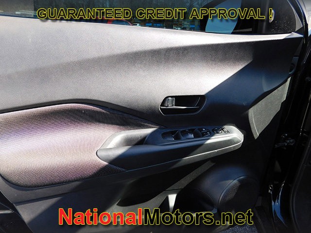 Nissan Kicks Vehicle Full-screen Gallery Image 10