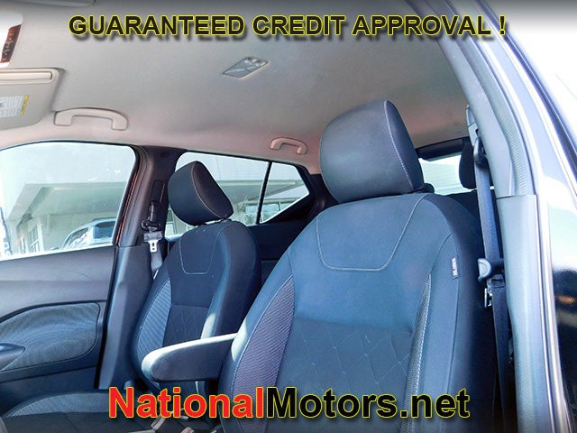 Nissan Kicks Vehicle Full-screen Gallery Image 11