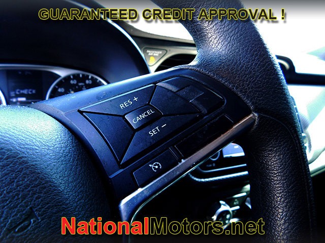 Nissan Kicks Vehicle Full-screen Gallery Image 15