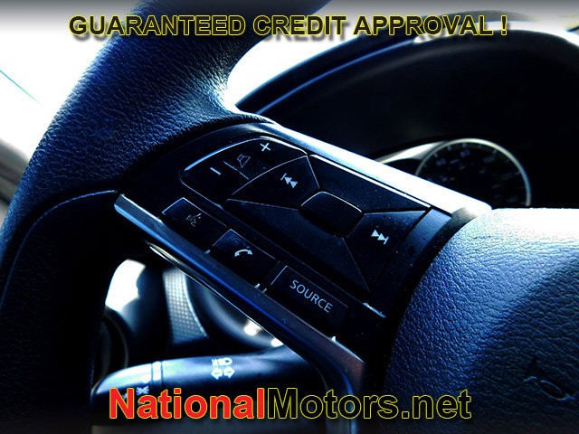 Nissan Kicks Vehicle Full-screen Gallery Image 16