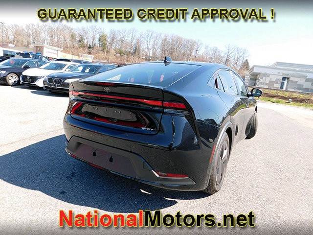 Toyota Prius Vehicle Full-screen Gallery Image 05