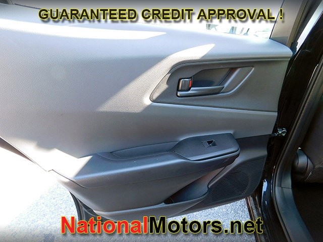 Toyota Prius Vehicle Full-screen Gallery Image 07