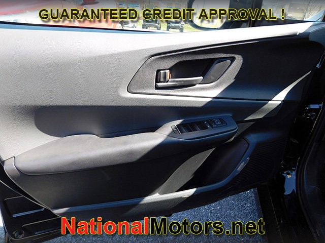 Toyota Prius Vehicle Full-screen Gallery Image 10