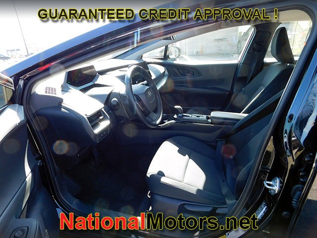 Toyota Prius Vehicle Full-screen Gallery Image 11