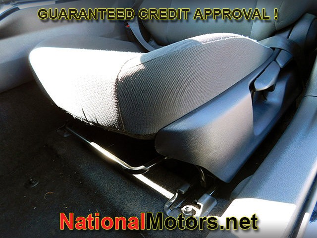 Toyota Prius Vehicle Full-screen Gallery Image 12