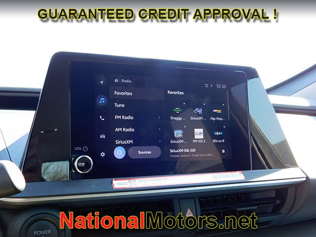 Toyota Prius Vehicle Full-screen Gallery Image 13