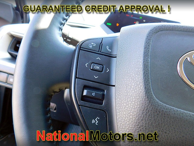 Toyota Prius Vehicle Full-screen Gallery Image 18