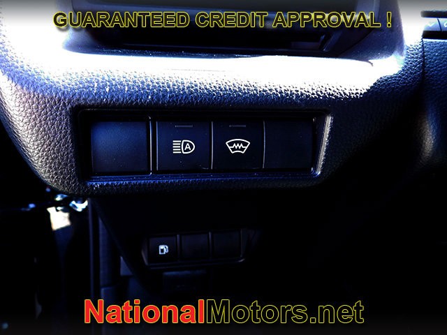 Toyota Prius Vehicle Full-screen Gallery Image 20