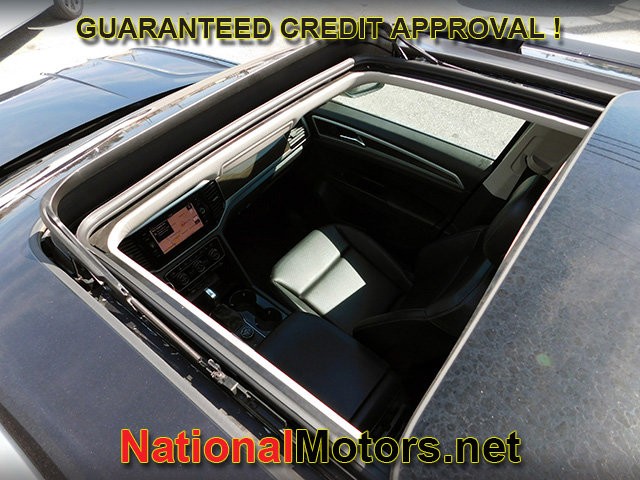 Volkswagen Atlas Vehicle Full-screen Gallery Image 12