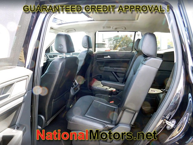 Volkswagen Atlas Vehicle Full-screen Gallery Image 13