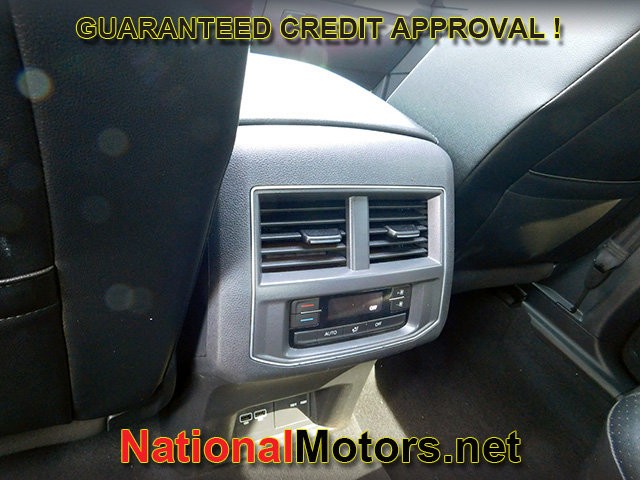 Volkswagen Atlas Vehicle Full-screen Gallery Image 15