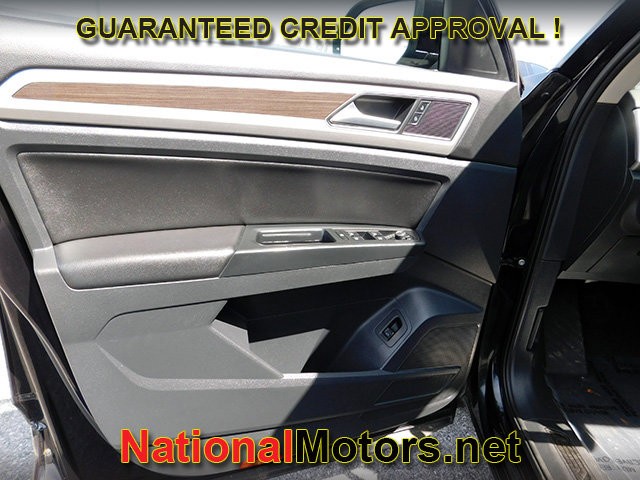 Volkswagen Atlas Vehicle Full-screen Gallery Image 18