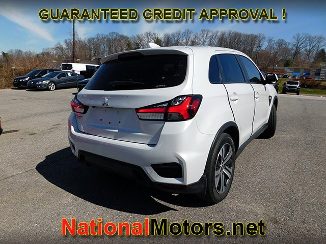 Mitsubishi Outlander Sport Vehicle Full-screen Gallery Image 05