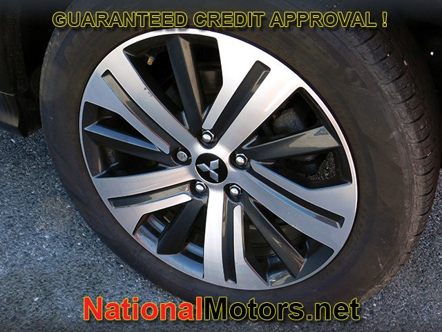 Mitsubishi Outlander Sport Vehicle Full-screen Gallery Image 08