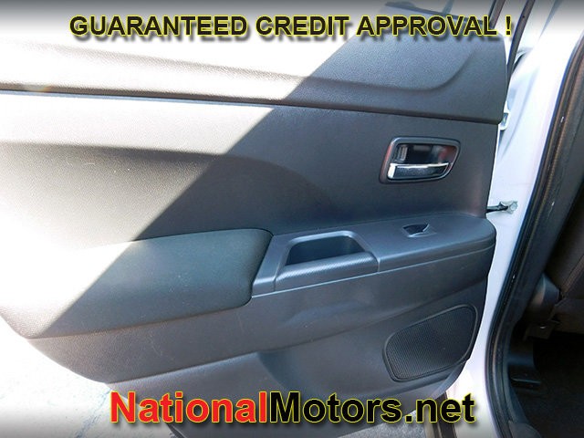 Mitsubishi Outlander Sport Vehicle Full-screen Gallery Image 09