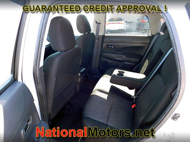 Mitsubishi Outlander Sport Vehicle Full-screen Gallery Image 10