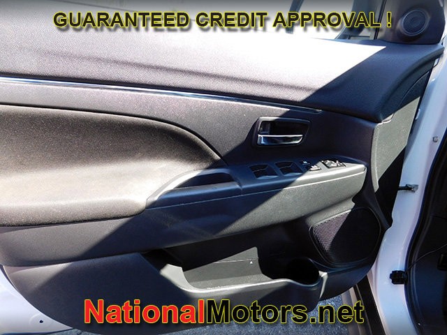 Mitsubishi Outlander Sport Vehicle Full-screen Gallery Image 12