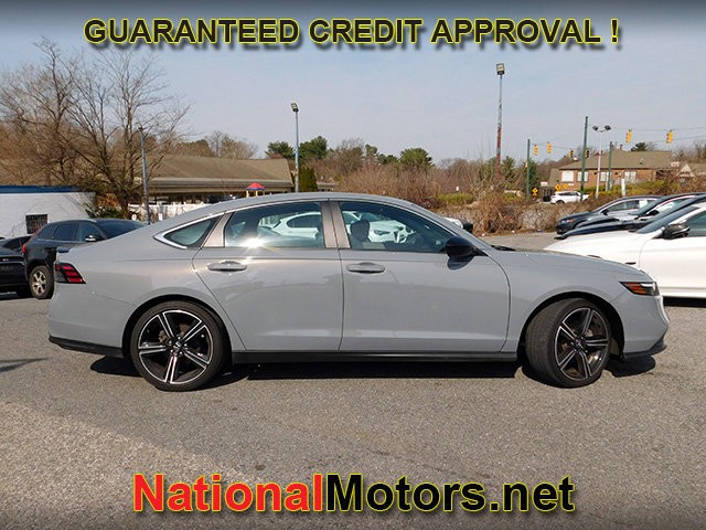 Honda Accord Hybrid Vehicle Full-screen Gallery Image 03
