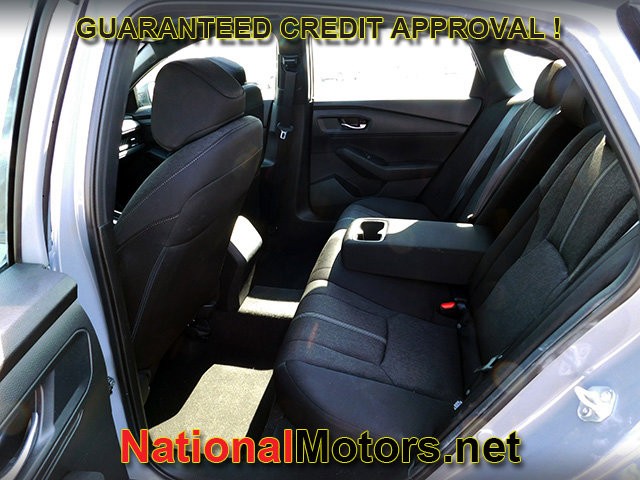Honda Accord Hybrid Vehicle Full-screen Gallery Image 07
