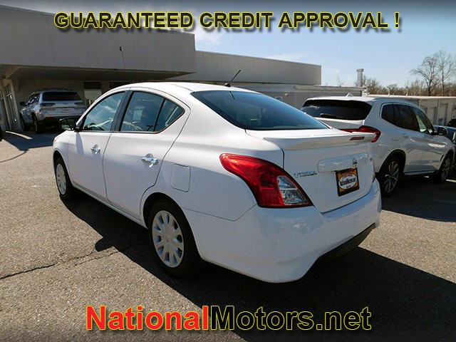 Nissan Versa Sedan Vehicle Full-screen Gallery Image 04