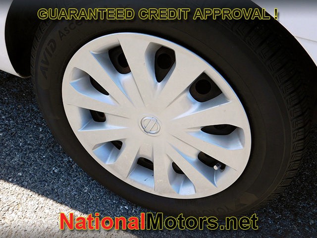 Nissan Versa Sedan Vehicle Full-screen Gallery Image 06