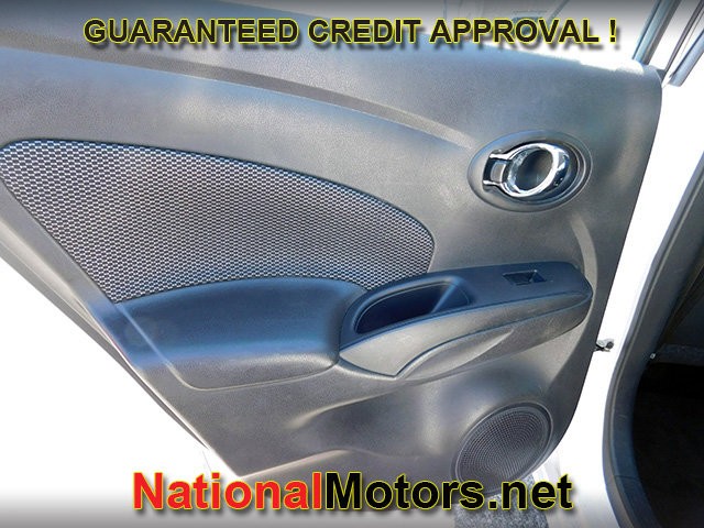 Nissan Versa Sedan Vehicle Full-screen Gallery Image 07