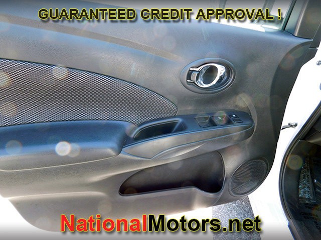 Nissan Versa Sedan Vehicle Full-screen Gallery Image 10