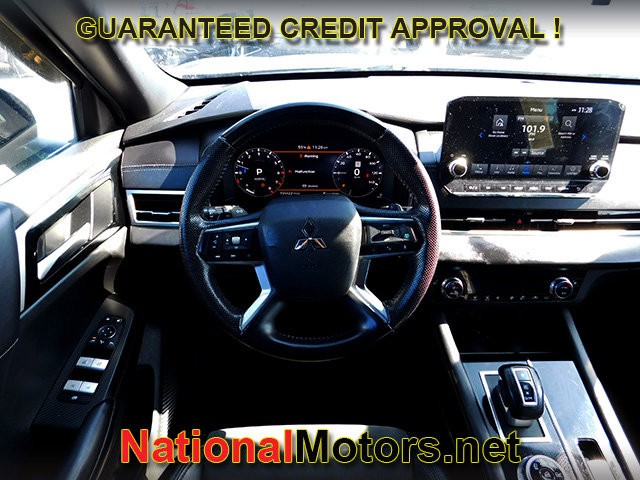 Mitsubishi Outlander Vehicle Full-screen Gallery Image 11