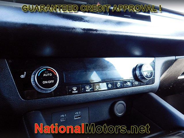 Mitsubishi Outlander Vehicle Full-screen Gallery Image 17