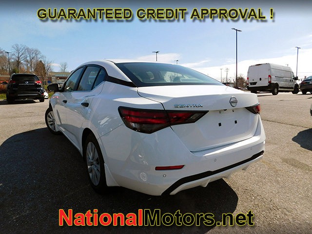 Nissan Sentra Vehicle Full-screen Gallery Image 04