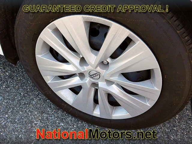 Nissan Sentra Vehicle Full-screen Gallery Image 05